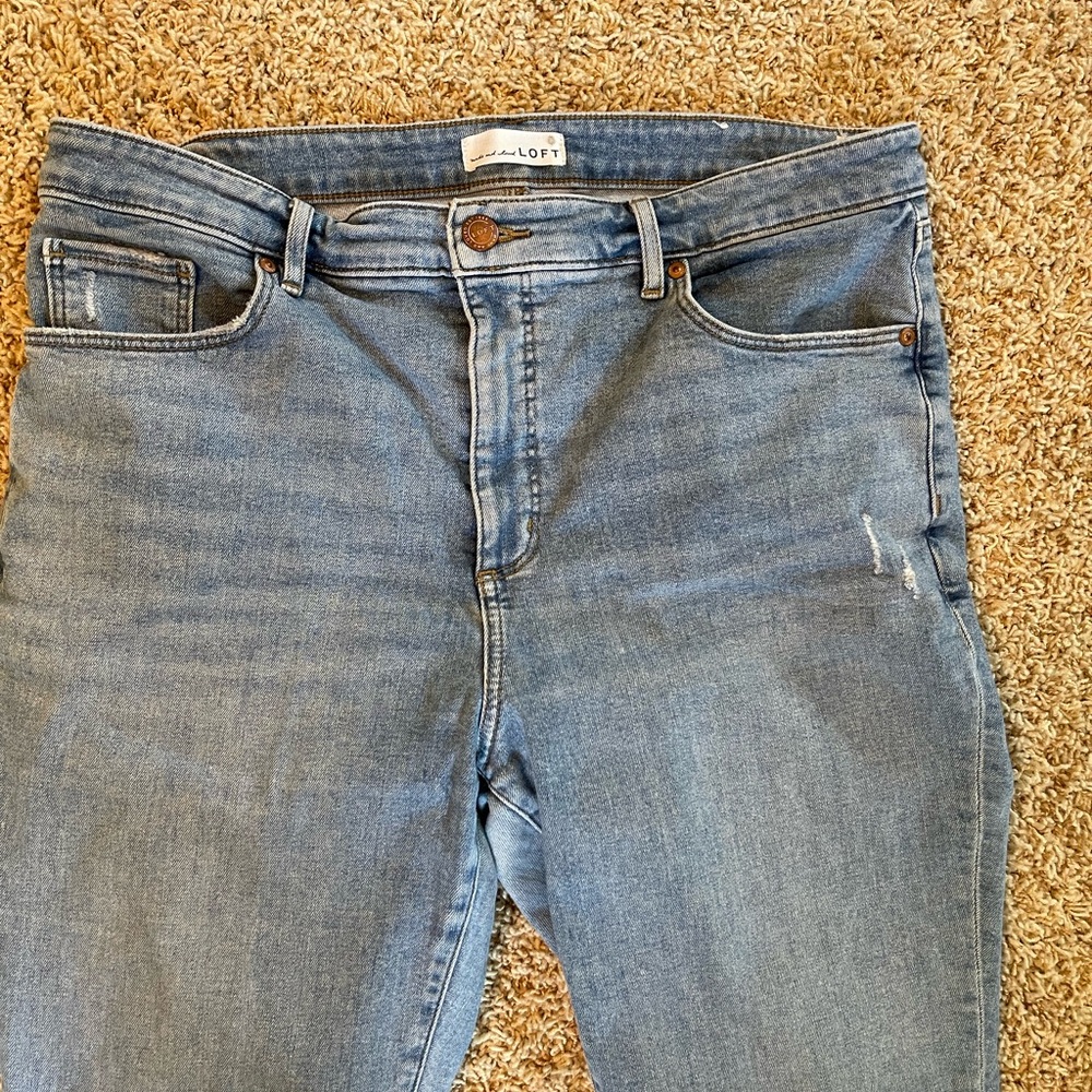 Loft Curvy High Waist Raw Hem Stitch Distressed Light Wash Denim Crop Jeans 16 - Picture 4 of 14